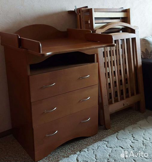 Детская кроватка с поперечным маятником