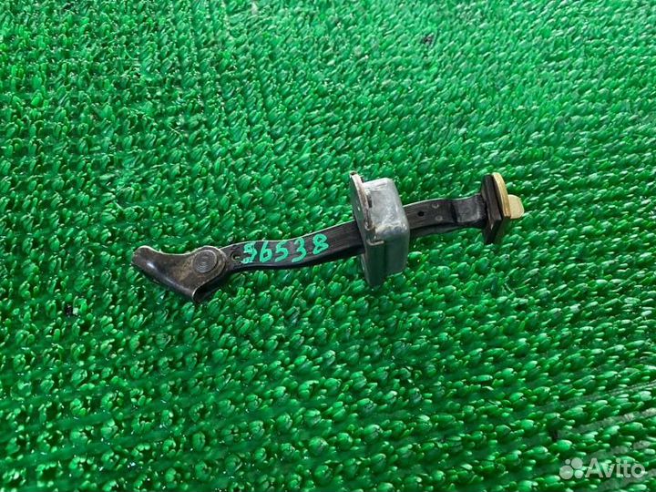 Ограничитель двери прав. перед. Nissan Pathfinder