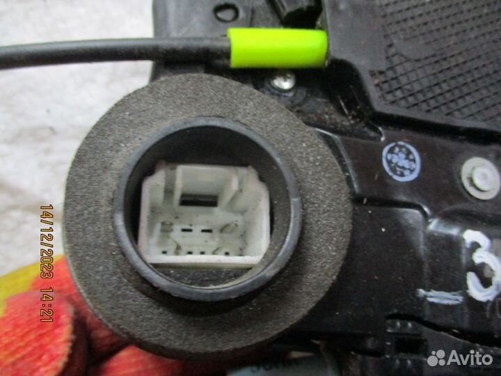 Тойота лексус замок задний правый