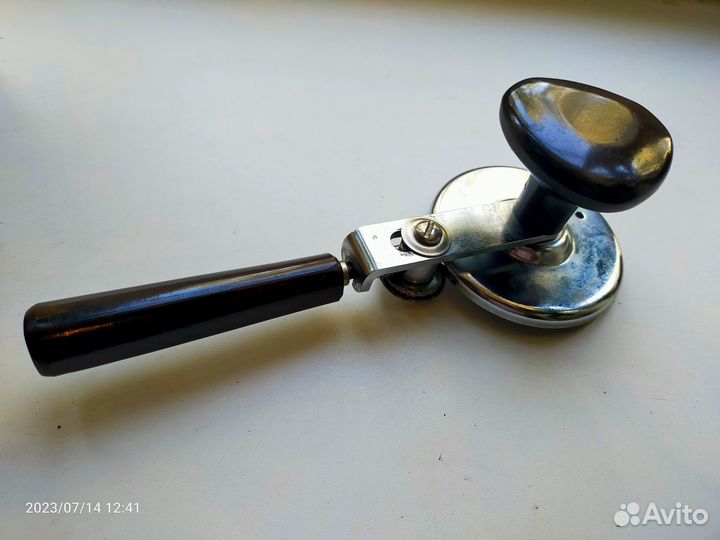 Закаточная машинка для стеклянных банок