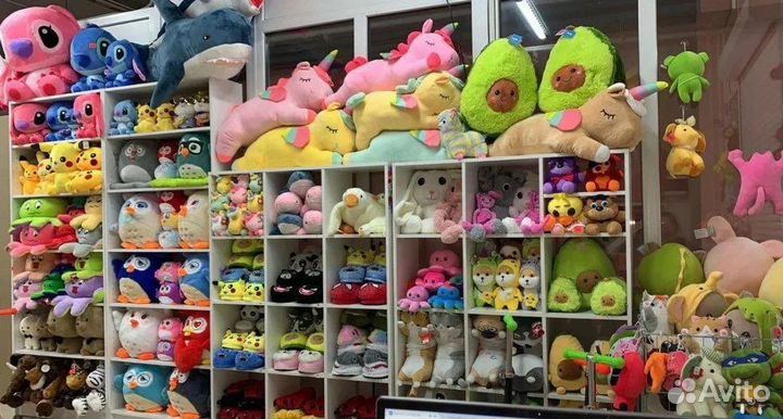 Продавец в магазин игрушек