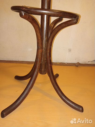 Вешалка стойка thonet фирмы