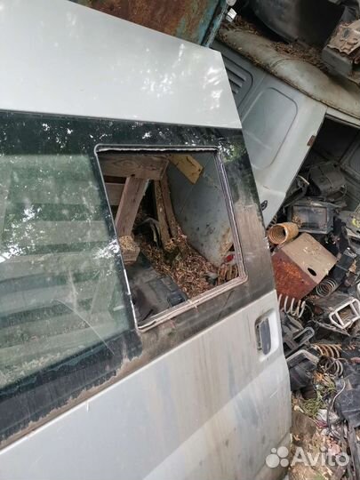 Боковое стекло сдвижной двери Ford Transit 7 2008