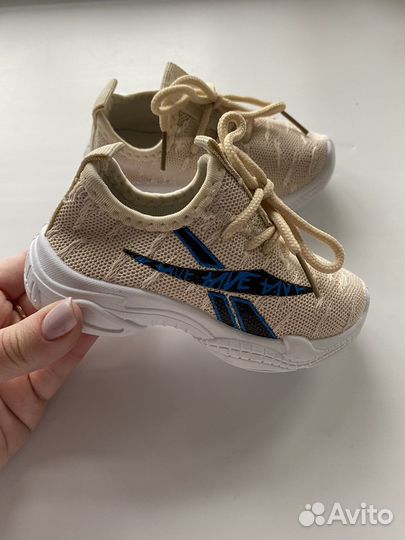 Новые кроссовки 22