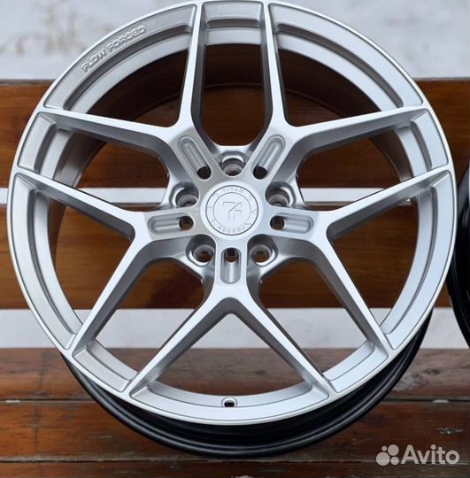 R18 5x112 Titan Forged TF33 Hyper Silver