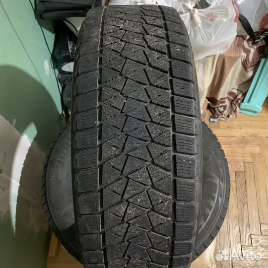 Bridgestone Blizzak DM-V2 215/65 R16