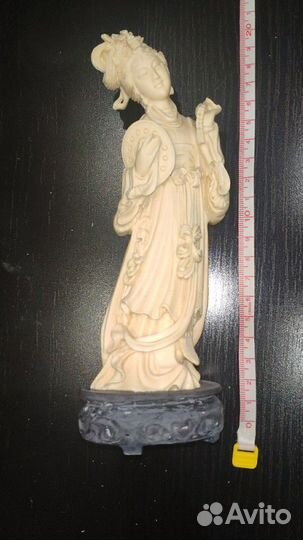 Статуэтка резная
