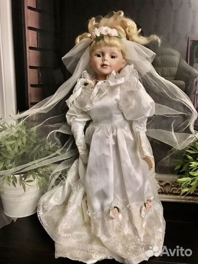 Кукла фарфоровая коллекционная