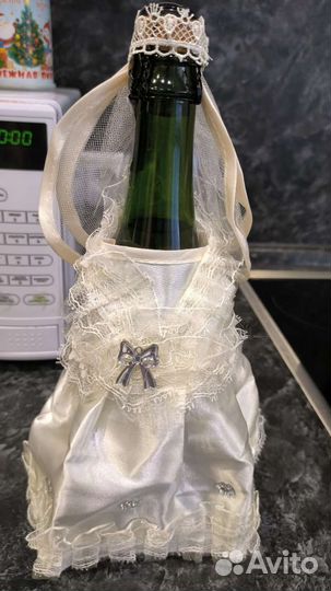 Свадебные украшения на бутылки жених и невеста
