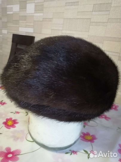 Женские меховые шапки