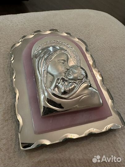 Икона божией матери с кварцем