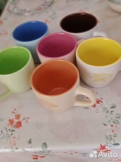 Набор цветных керамических чашек