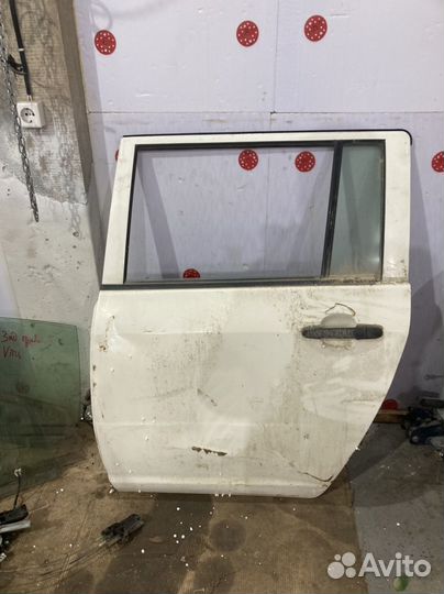 Дверь левая задняя тойота пробокс