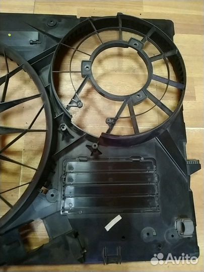 Кожух рамка вентилтора Audi Q7 Ауди ку7 Туарег