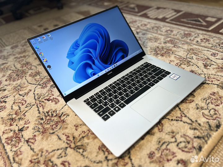 Мощный Ноутбук Huawei i3-10110u/8гб/256 ssd