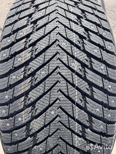 Grenlander Icedefensor Stud II 315/35 R20 127T