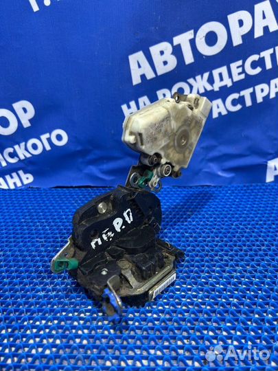 Передний правый замок двери Nissan Almera N16