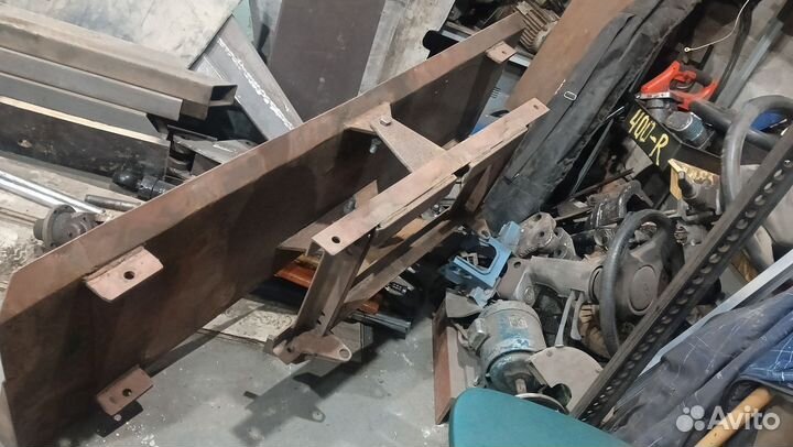 Снегоуборочный отвал на минитрактор