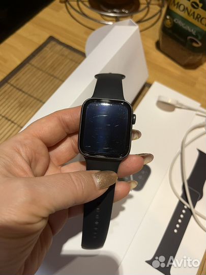 Apple Умные часы Watch SE, 44mm, серый космос