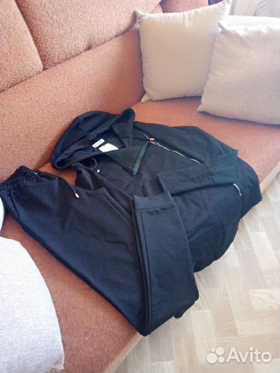 Спортивный костюм женский