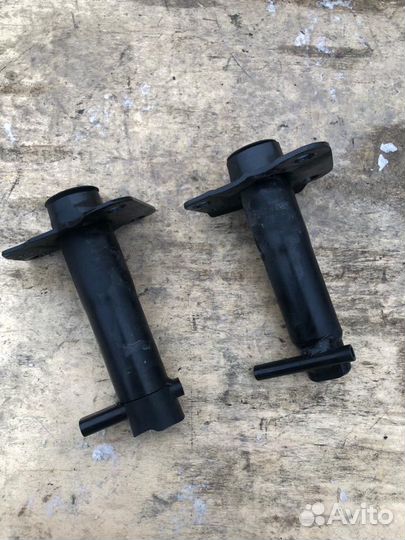 Кронштейн крепления усилителя бампера правый/левый