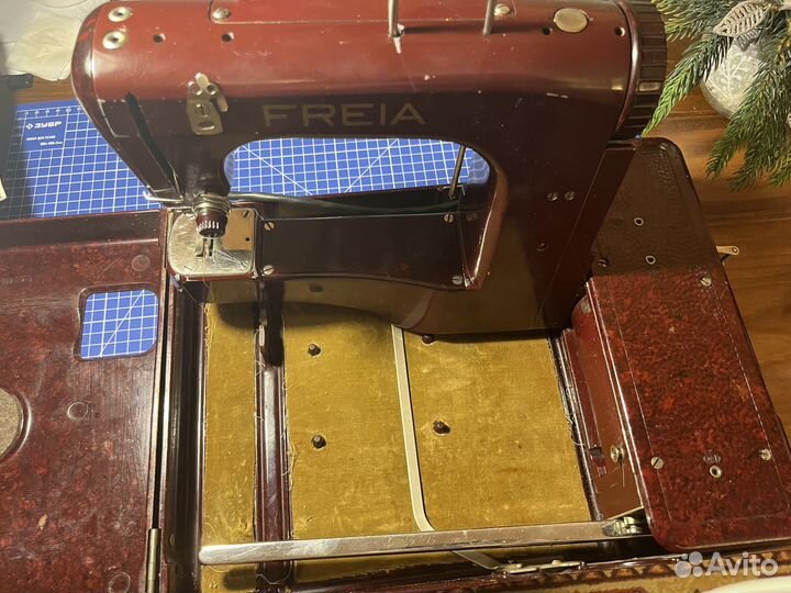 Швейная машинка freia