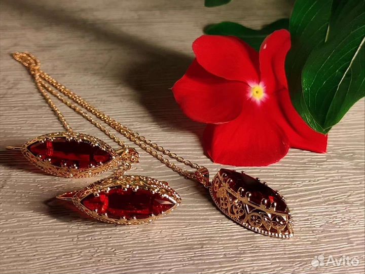 Цепочка с подвеской и серьги