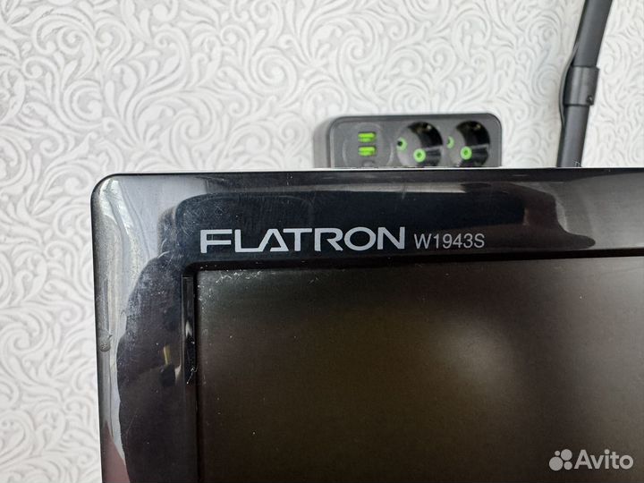 Монитор LG flatron w1943s 18.5