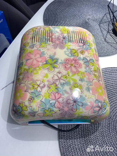 Лампа для сушки ногтей