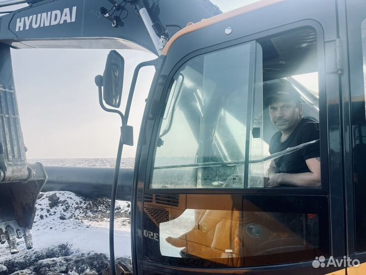 Машинист гусеничного экскаватора