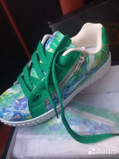 Женские кроссовки 38 размер