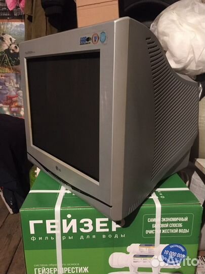 Монитор LG f700p