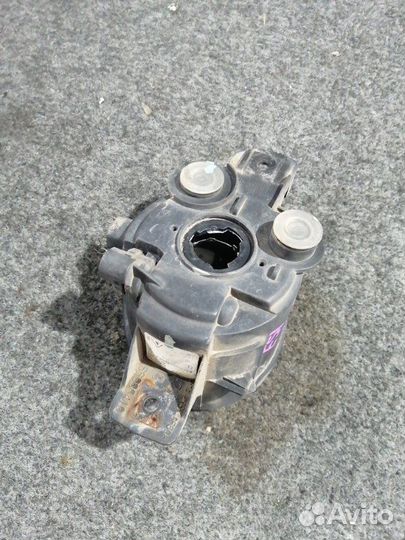 Фара противотуманная левая Nissan Elgrand E51