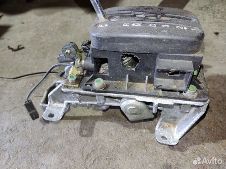 Селектор АКПП Audi A6 седан 2.8 AAH 1997