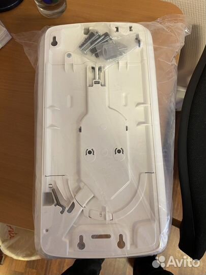 Диспансер Tork для туалетной бумаги