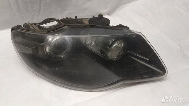 Фара правая Volkswagen Touareg 2010 7L6941032C
