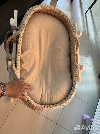 Колыбель, подставка, 2 матрасика, 2 простынки