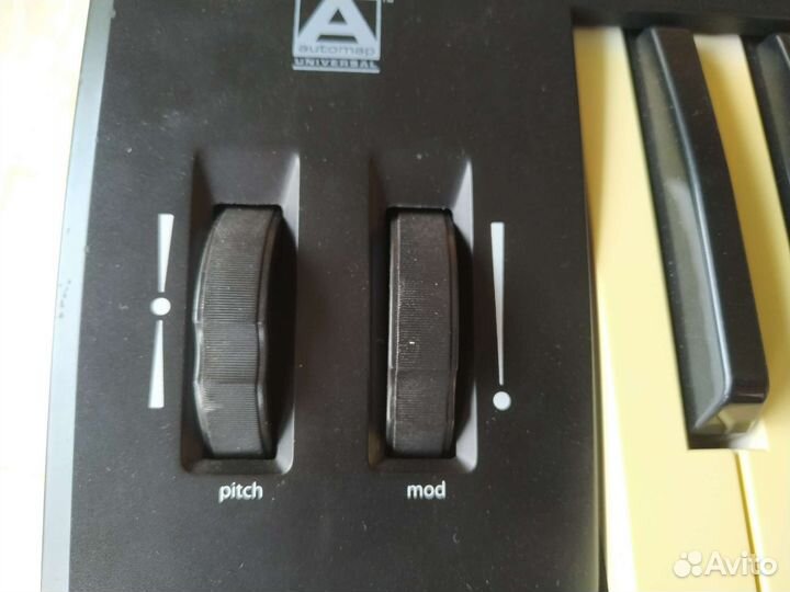 Миди клавиатура Novation