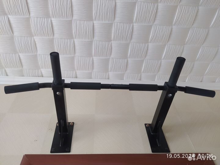 Турник настенный