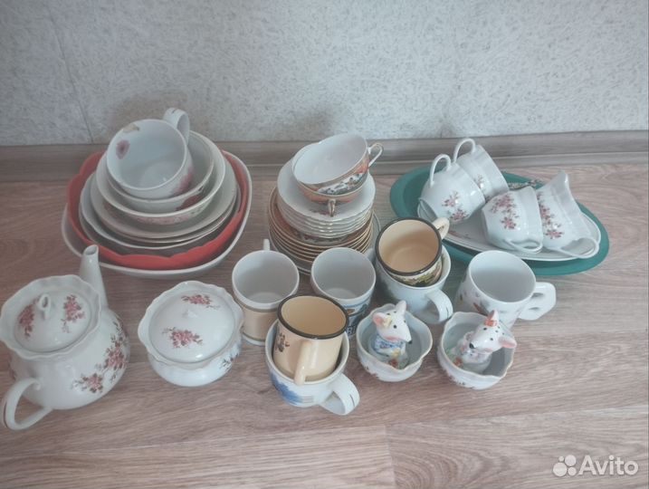 Сервиз чайный, тарелки, кружки