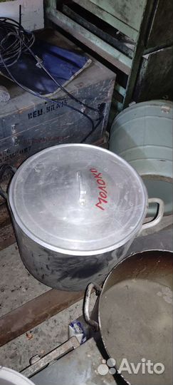 Алюминиевая посуда кастрюли и бидон