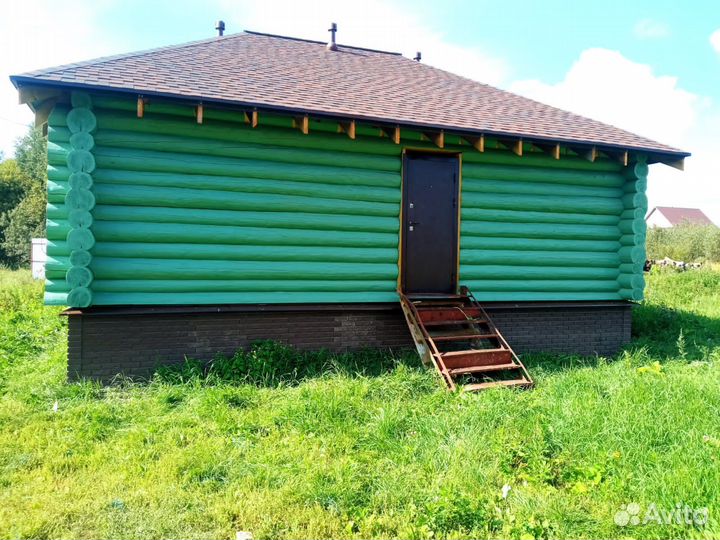 Сруб дома из бревна