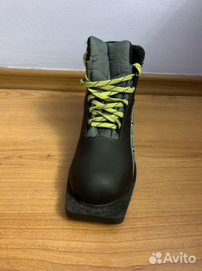 Лыжные ботинки, Лыжи