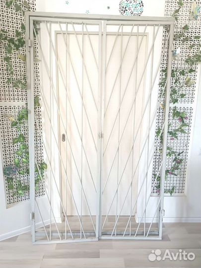 Металлическая решетчатая дверь,ворота, калитка