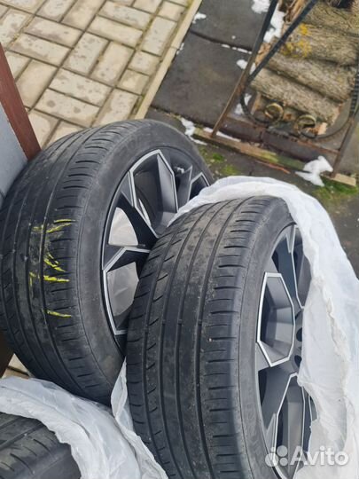 RoadX RXMotion U11 235/40 R19 19U