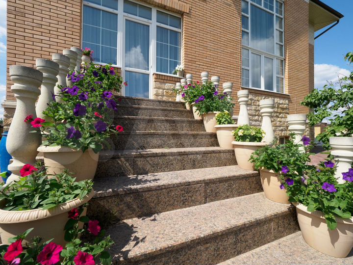 Коттедж 382 м² на участке 20 сот.