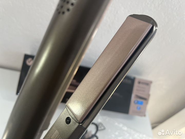 Выпрямитель для волос новый