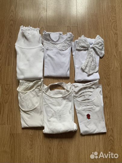 Белые футболки, водолазка Пакетом