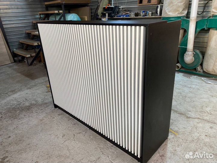 Стойка ресепшн