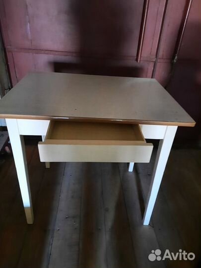 Стол обеденный